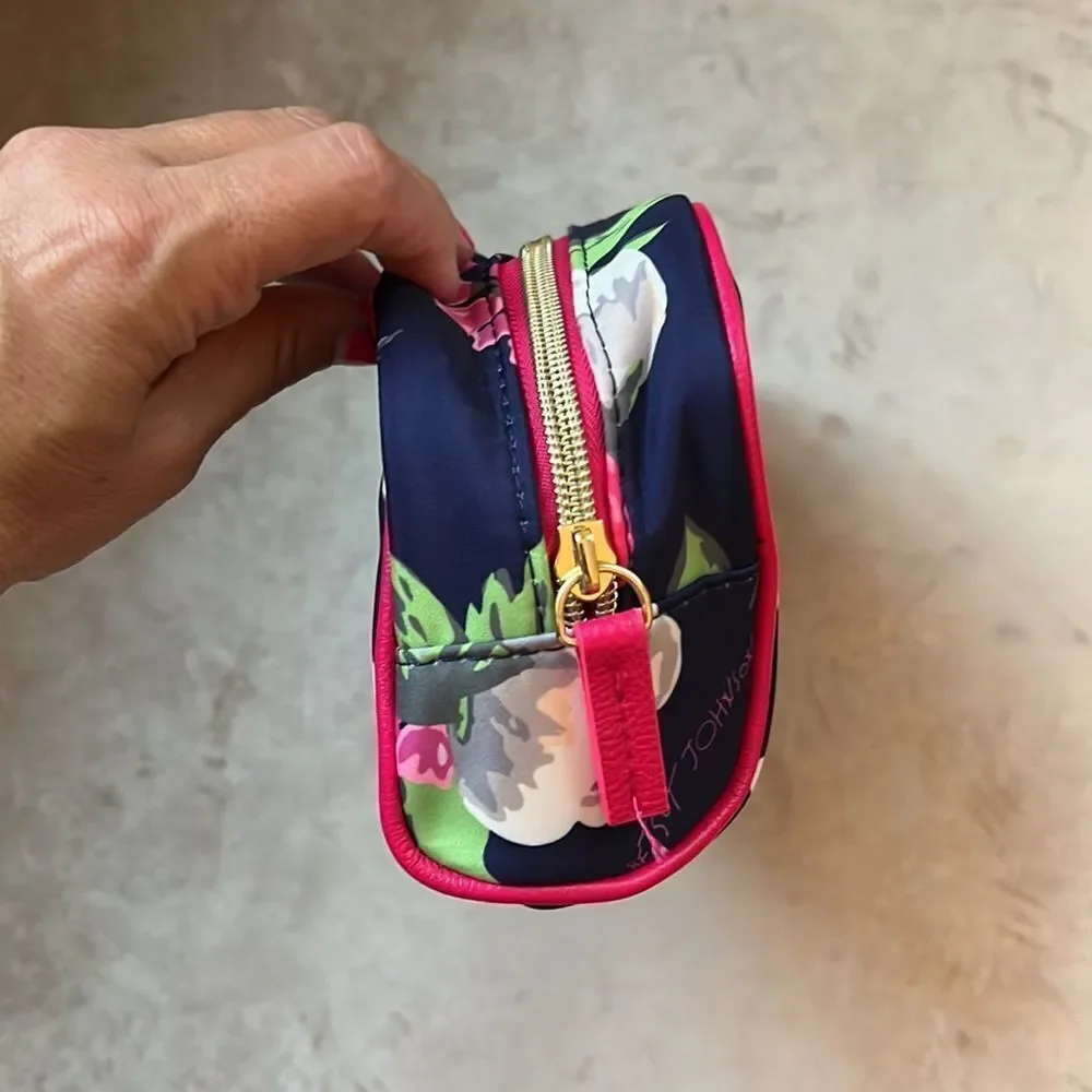 *Betsey Johnson* 💃 Floral Cosmetic Case EUC